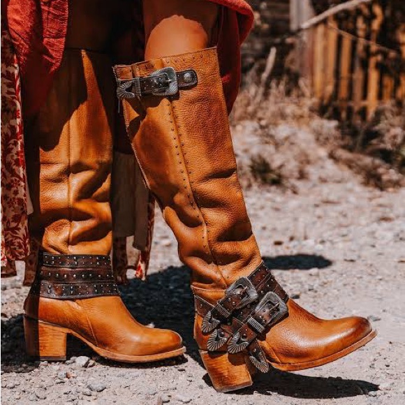 freebird Shoes - Freebird Cleo boots - size 5